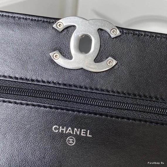 First Bag Ru CHANEL CHAIN 19 ON WALLET 0809